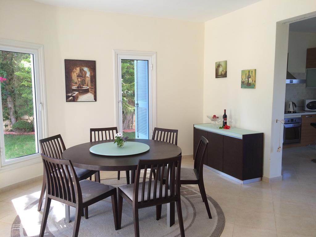 Villa Riverside Polis Phòng bức ảnh