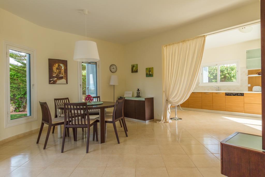 Villa Riverside Polis Ngoại thất bức ảnh