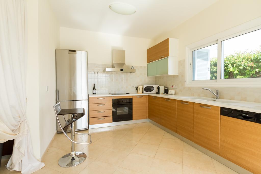 Villa Riverside Polis Ngoại thất bức ảnh