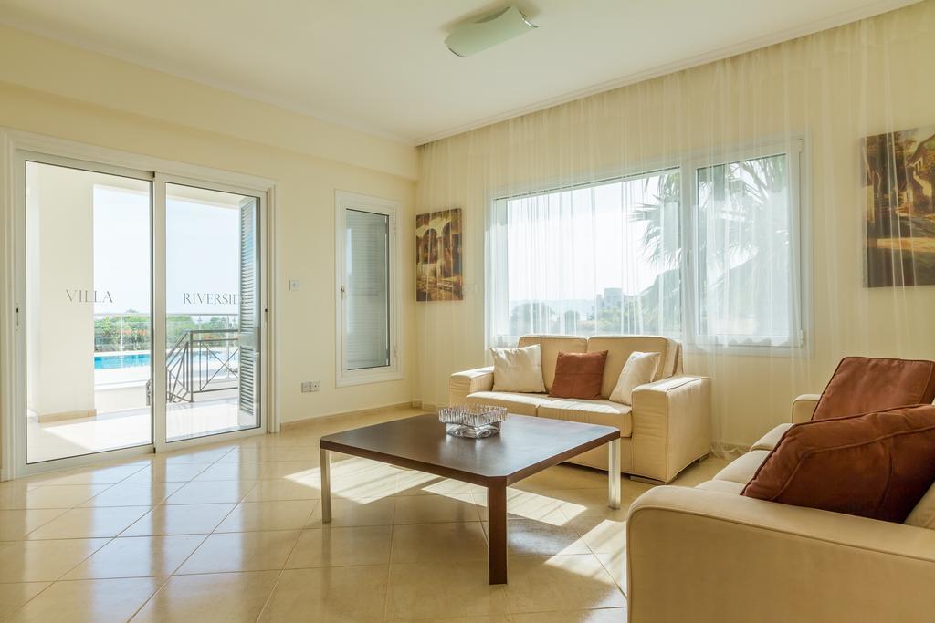 Villa Riverside Polis Ngoại thất bức ảnh