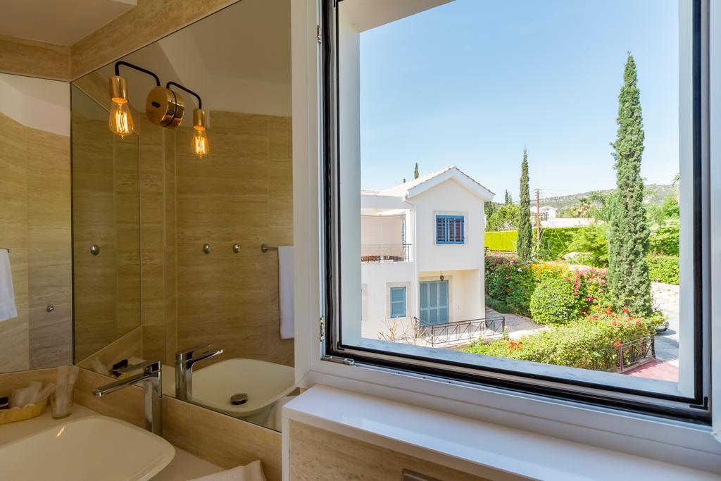 Villa Riverside Polis Ngoại thất bức ảnh