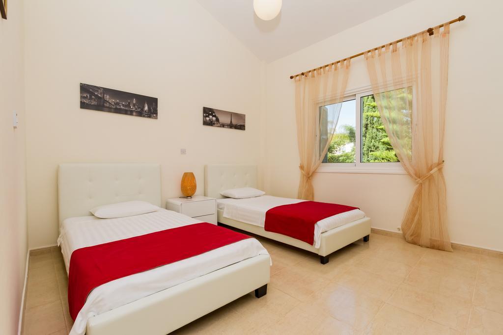 Villa Riverside Polis Ngoại thất bức ảnh