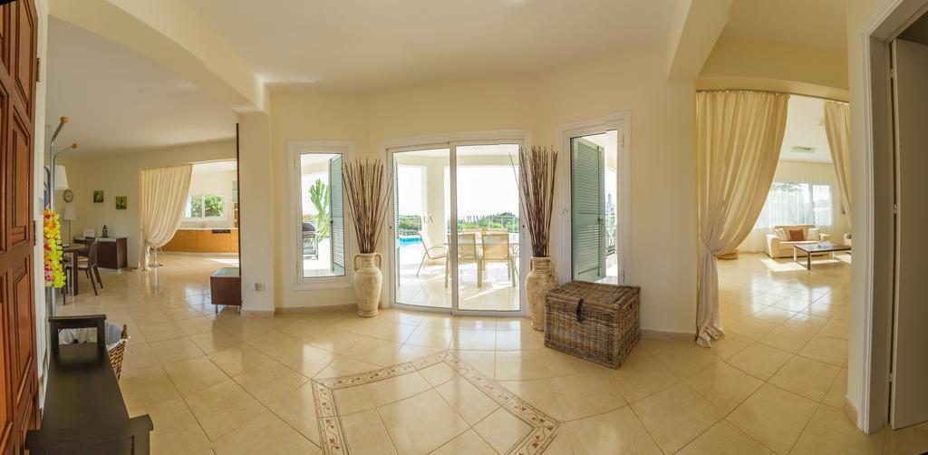Villa Riverside Polis Ngoại thất bức ảnh